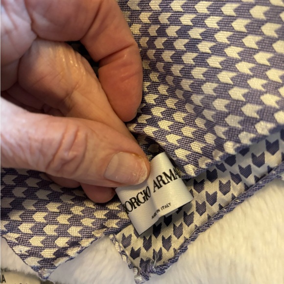 Giorgio Arman Stylish Geometric Patterned Scarf - Picture 5 of 9